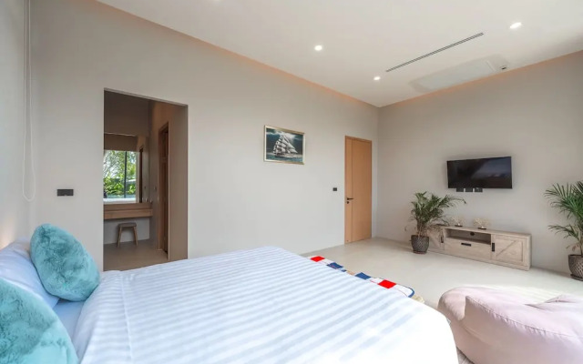 Modern 2-Level Pool Villa Long One A5