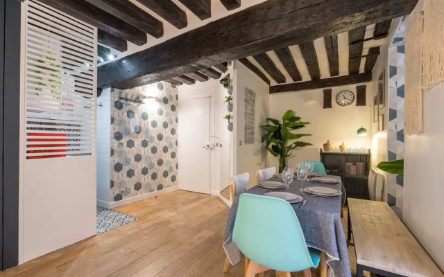 Chic Apartment With Patio - 2br/6p - Le Marais