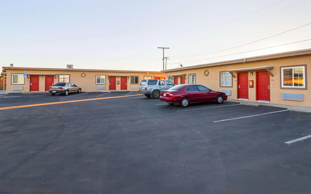 Motel 6 on Maple