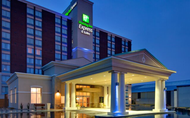 Holiday Inn Express & Suites Chatham South, an IHG Hotel