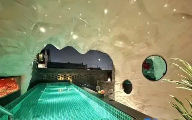 Mount Villa by T Residence