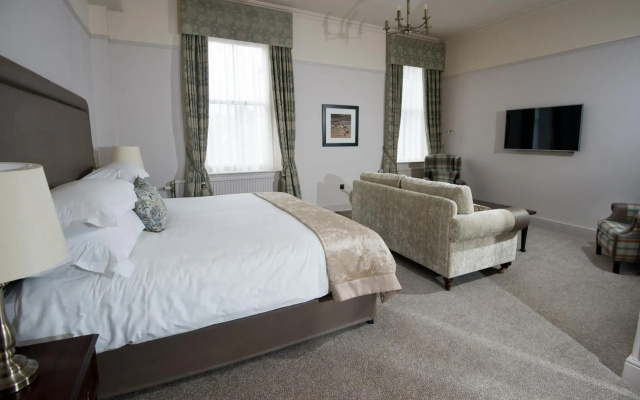 Macdonald Old England Hotel & Spa
