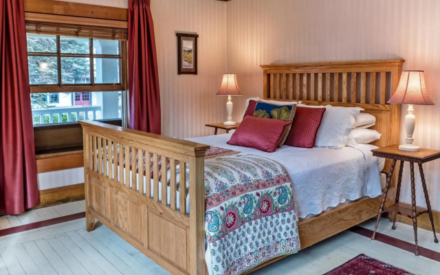 McCloud Hotel
