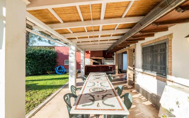 Villa near the sea with private pool