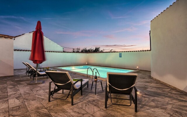 Amazing Home in Liznjan With Wifi and 3 Bedrooms