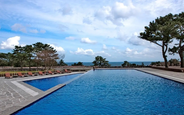 Poolvilla at Aewol