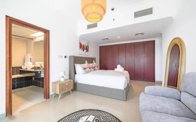 Spacious 3BR with 180˚ Dubai Marina Views