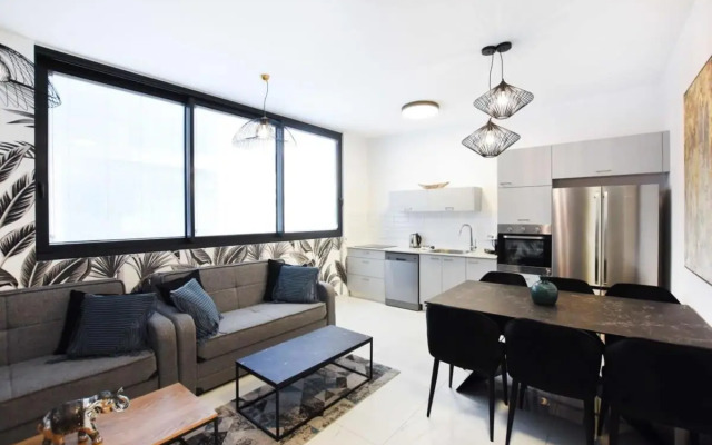 Lovely 1BR near the beach by HolyGuest