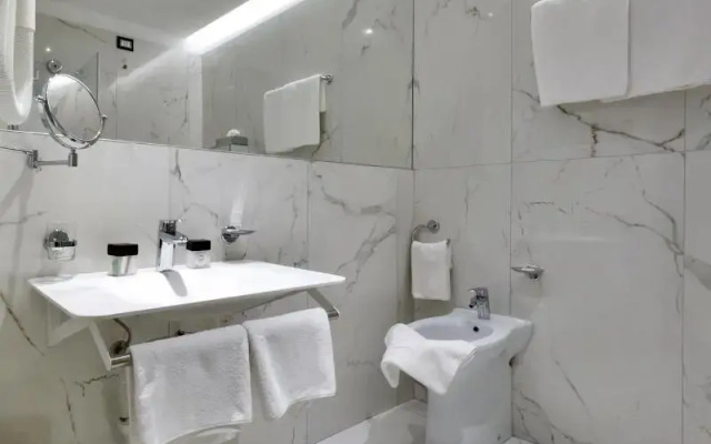 Monaco Suites Hotel