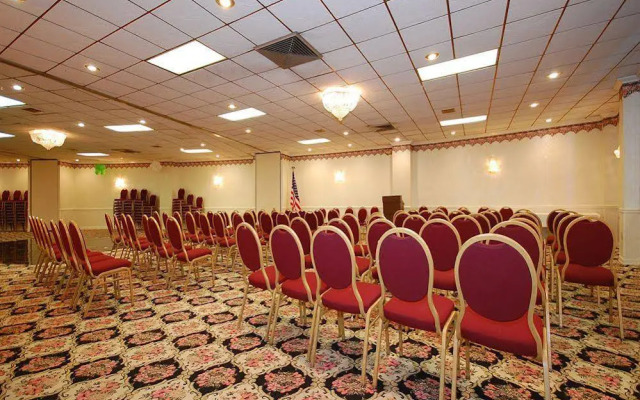 Ramada Philadelphia City Center