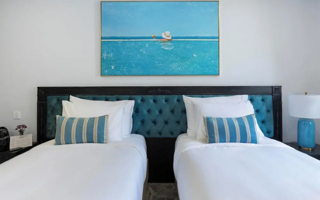 The Room Hotel Sunset Town