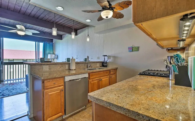 Kona Condo w/ View, Walk to Beach & Restaurants