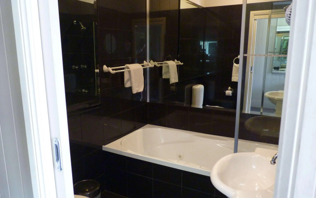 Caboolture Central Motor Inn, SureStay Collection by BW
