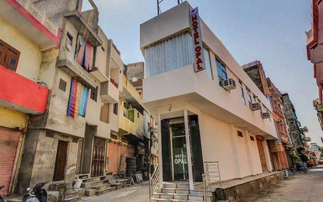 Oyo 22942 Hotel Opal