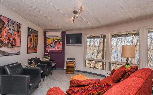 Retro Lake Landing 3 Bedroom House