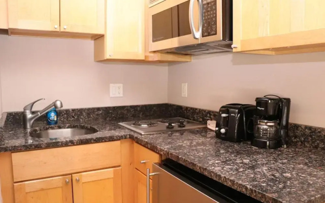 Maverick Suites at 402 Columbus Ave