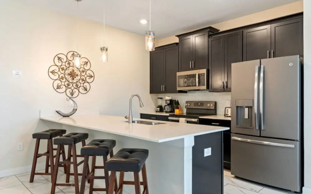 Amazing 5bdr House w Pool -4857