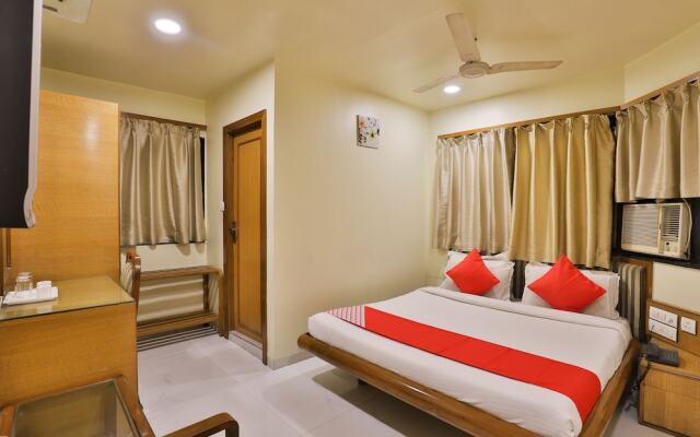 OYO 23337 Flagship Ashram Road