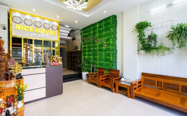 OYO 415 Nice House Hotel