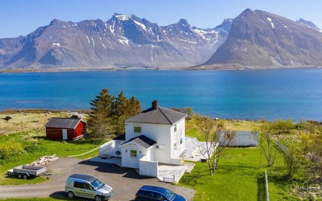 Private Cozy House by the Fjord