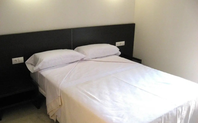 La Escala Apartment Near Beach for 3