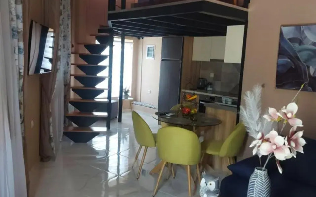 Lefis House
