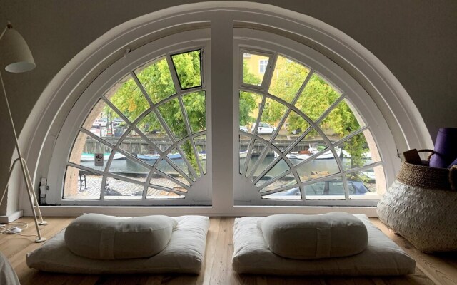 Christianshavn Canalside Luxury Apartment