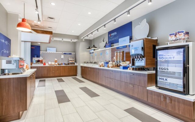 Holiday Inn Express & Suites Ottawa by IHG