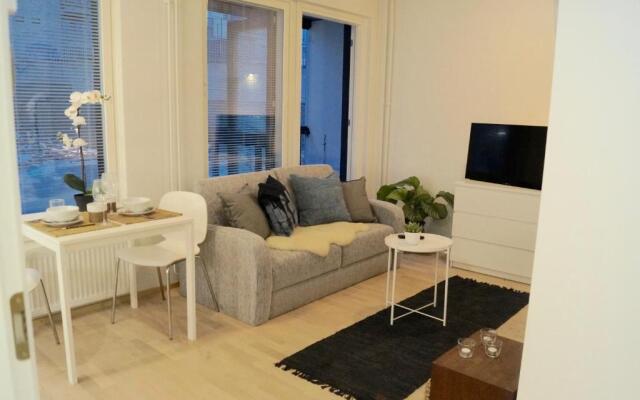 Studio in Trendy Kakola Hill area close to city center