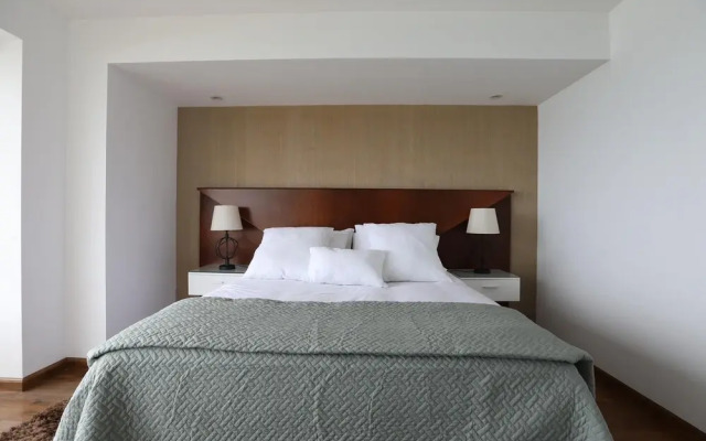 Boardwalk Modern Apartment With Oceanview