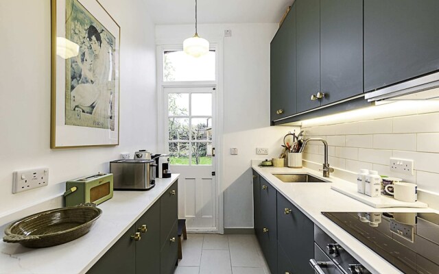 Beautiful Three Bed Abode Near Dollis Hill