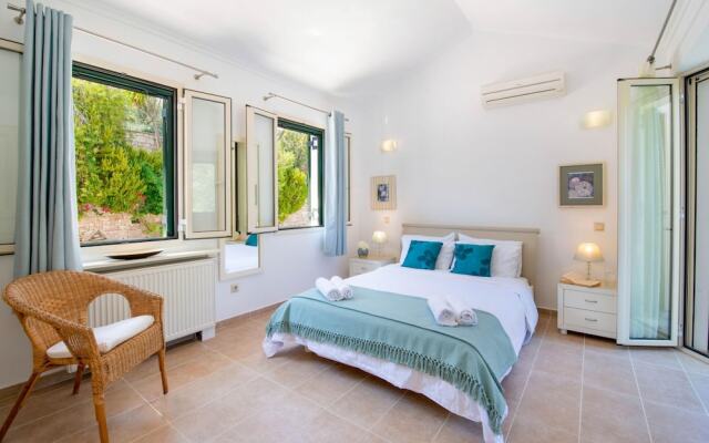 Beach House Sophia in Paxi