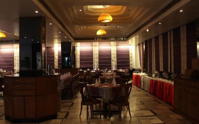 OYO 2617 Hotel Samrat Heavens