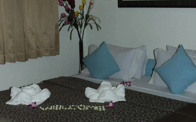One Up Banana Hotel