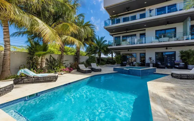 Waykiri Modern Condo 3 Bed 2 Bath Walk to Marriott