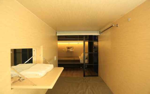 InnBox Capsule Hotel