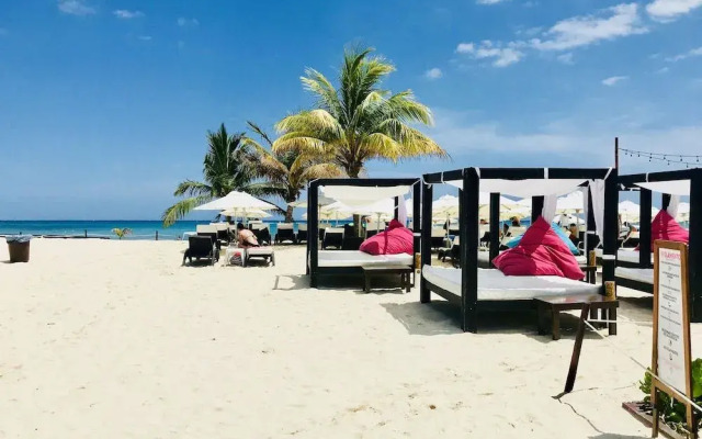 Comfortable mixshare room close to 5th Avenue