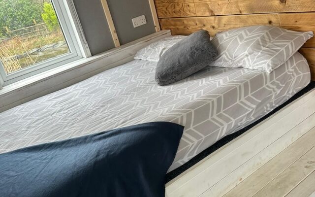 Large Glamping Hut - Riverview 13