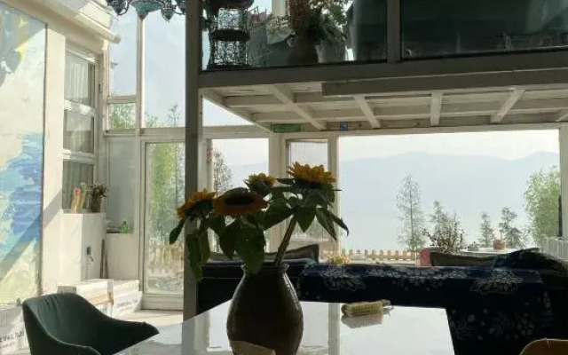 Luoluo Wuchen Lake View Inn