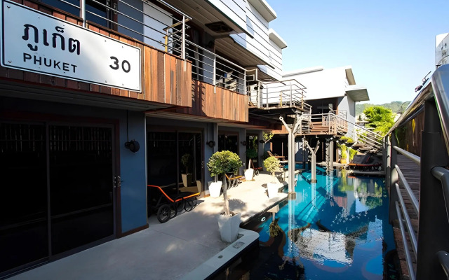 Nicky's Handlebar Hotel