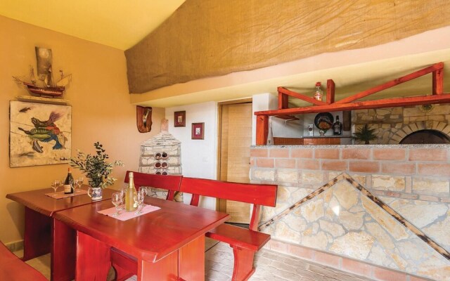Beautiful Home in Liznjan With Wifi and 6 Bedrooms