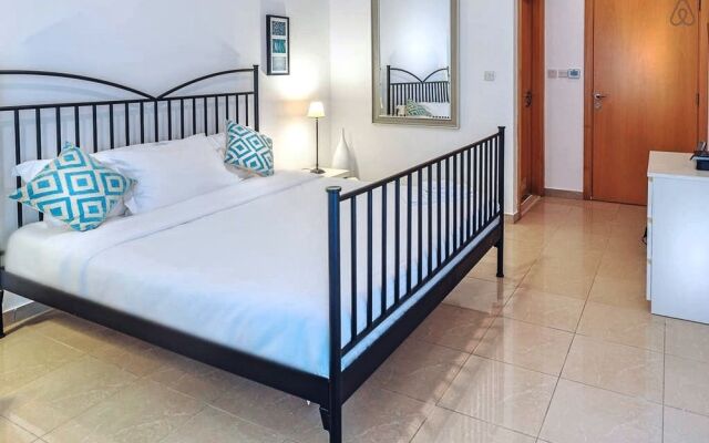 One Perfect Stay - Marina Crown