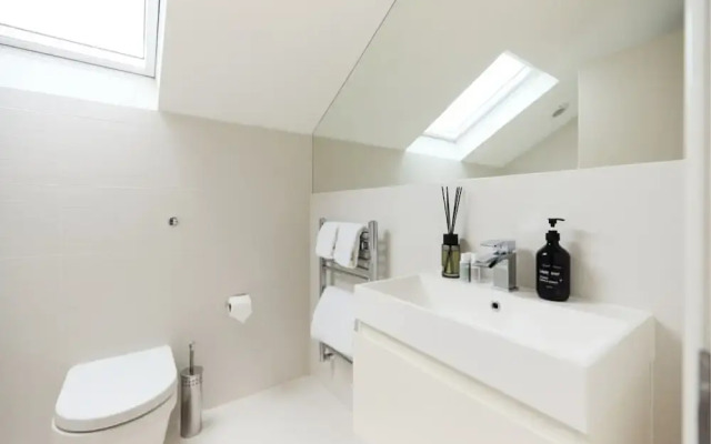 The Latimer Wonder - Stunning 5bdr House With Garden