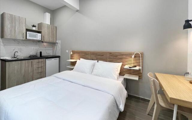 #Aura Studios & Suites F24