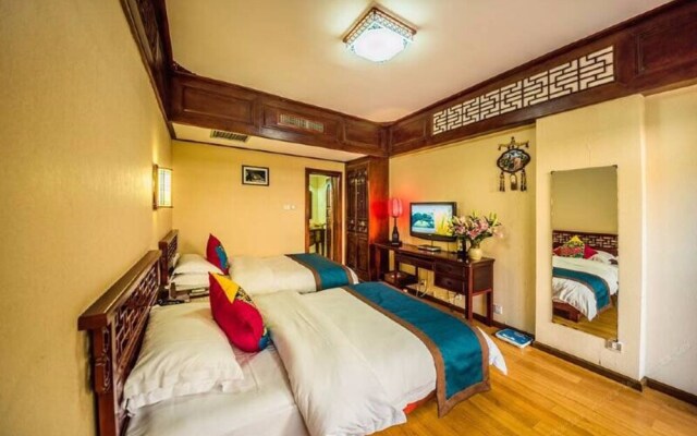 Lijiang Qianxuelou Hotel