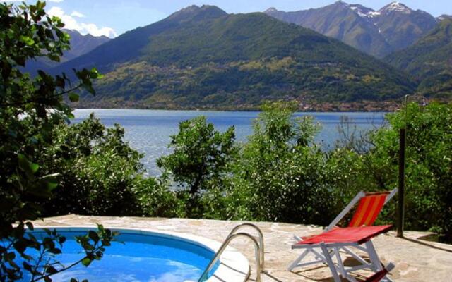 Villa Erica con piscina privata sul lago di Como