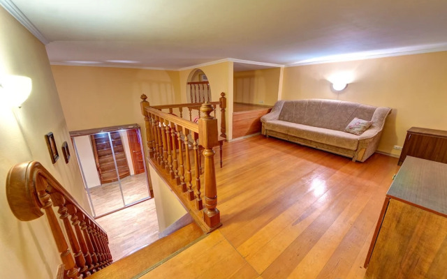 Elegant Apartment on Saksagans'kogo street