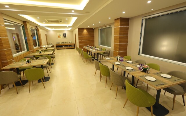 Hotel Sharda Residency
