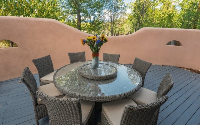 Encantada - Spacious and Luxurious Home, Walk to The Plaza