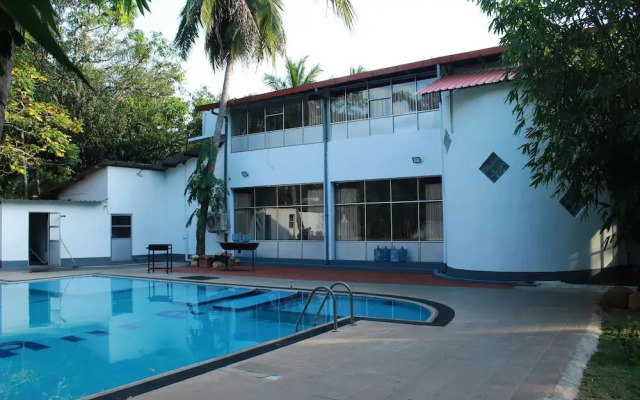 Ananthi Hotels